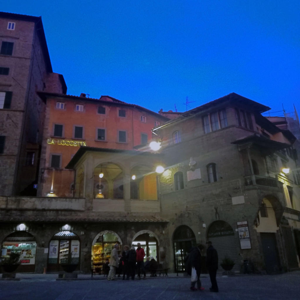 Cortona piazza